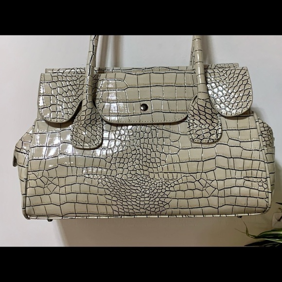 ❤️Govali Cream Croc Embossed Shoulder Bag - Picture 10 of 10